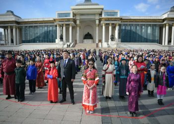 Сүхбаатарын талбайд 2235 сурагч “Тусгаар тогтнол” шүлгийг уншлаа