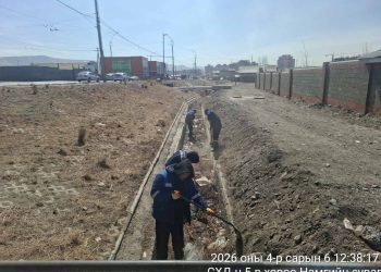 Үерийн хамгаалалтын далан, сувгийн цэвэрлэгээг тогтмол хийж байна