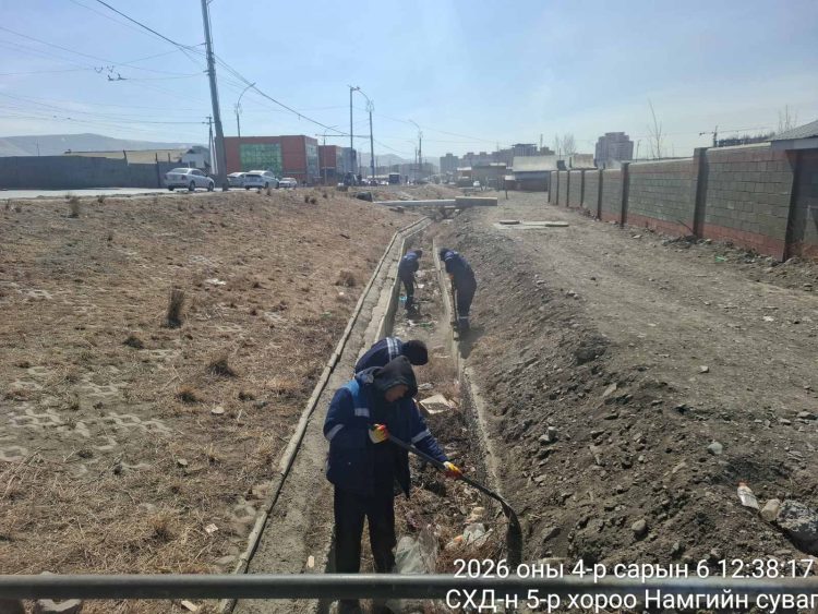 Үерийн хамгаалалтын далан, сувгийн цэвэрлэгээг тогтмол хийж байна