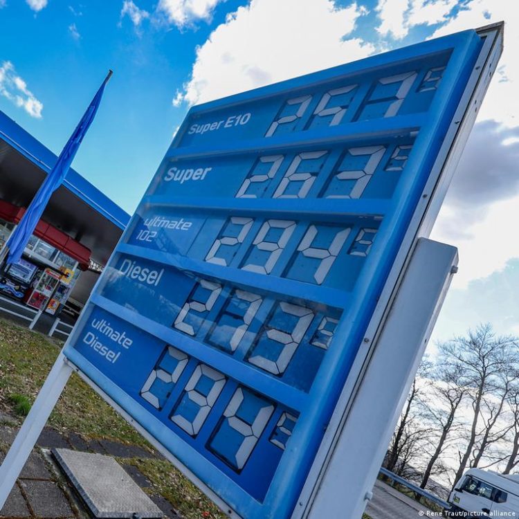 Германд шатахууны үнэ “тэнгэрт гарчээ”