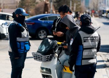 Скүүтер, мопедтой иргэд ихэвчлэн чихэвчтэй, хоёулаа сундалж явж байгаа нь эрсдэлийг нэмэгдүүлж байна