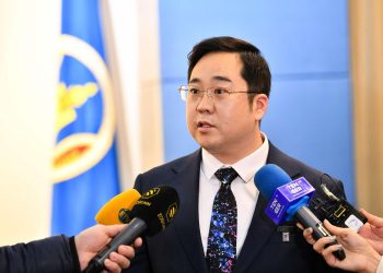 А.Баяр: Х.Нямбаатар “Туулын хурдны зам”-ыг дэмжиж тогтоол гарга гэж шахалт үзүүлсэн ч би иргэдийн талд зогсож НИТХ-ыг хуралдуулаагүй