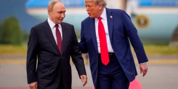Доналд Трамп, Владимир Путин нар утсаар ярьсан сэдэв дуулиан тарив