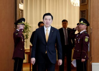 Хариуцсан салбараа удирдан манлайлж, авлига, ашиг сонирхлоос ангид ажиллахыг Засгийн газрын гишүүдэд анхааруулав