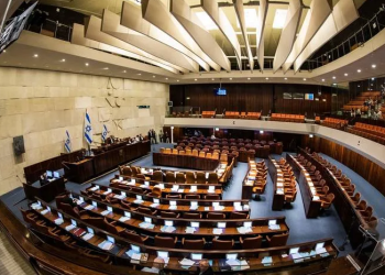 Израил улс парламентаа тараахаар шийдлээ