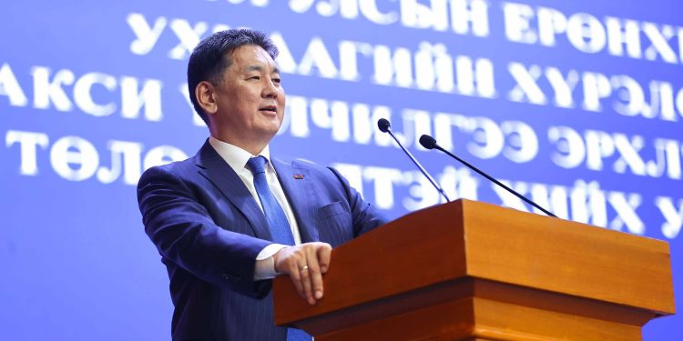 Ерөнхийлөгч У.Хүрэлсүх такси үйлчилгээ эрхлэгчдийн төлөөлөлтэй уулзлаа