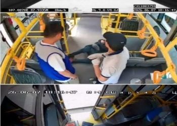 Автобусны жолооч зорчигчид анхны тусламж үзүүлж, амийг нь аварчээ