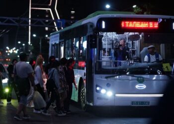 Шөнийн автобус өдөр бүр 22:00-02:00 цагийн хооронд үйлчилж байна