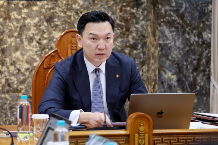 Өнөөдрийн Засгийн газрын хуралдаанаар өвөлжилтийн бэлтгэл, шатахуун, хангамжийн нөхцөл, бусад асуудлыг хэлэлцэж байна