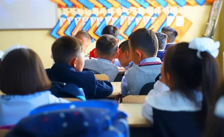 Энэ жил сурагчид дөрвөн улирлаар хичээллэнэ